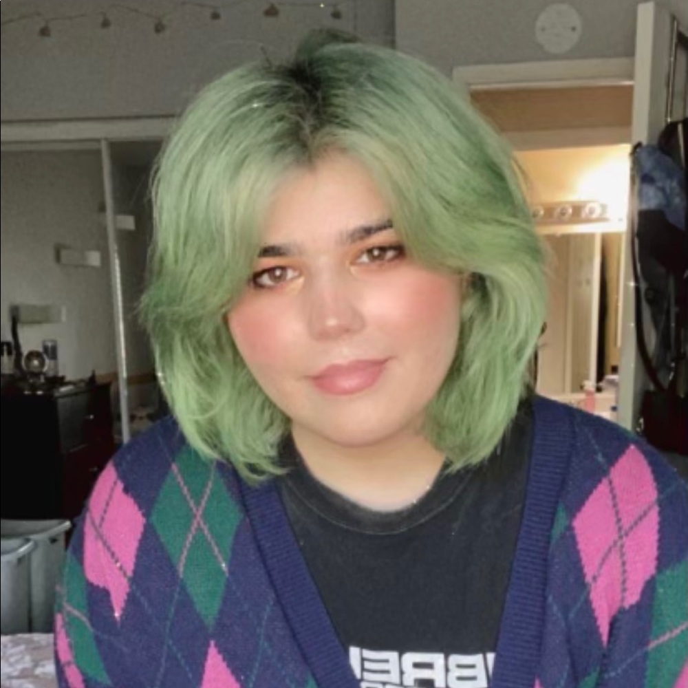 Meet your Posher, Cassandra